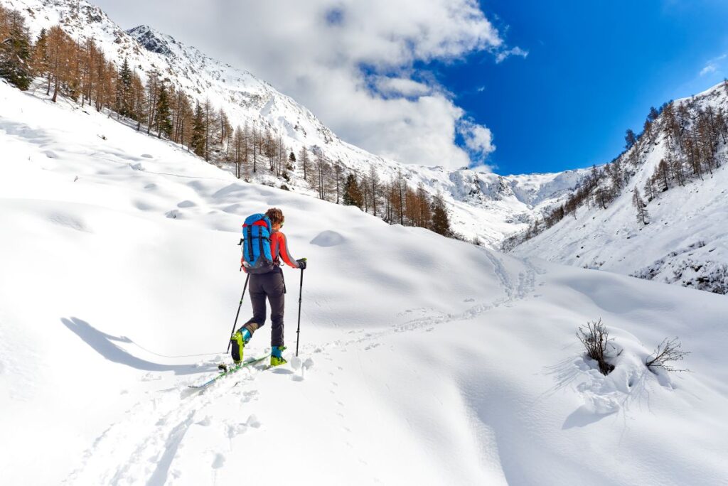 Ski touring – jak zacząć przygodę z narciarstwem wysokogórskim